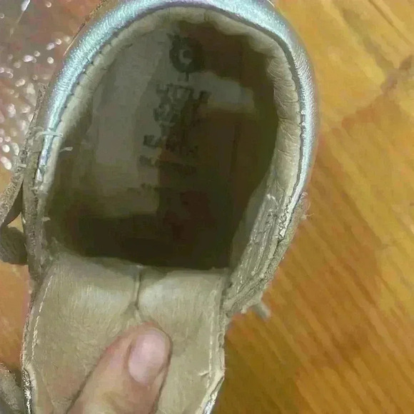 Old Soles Australia silver and rose gold 6-9 months US 3 baby sneaker shoes - Picture 7 of 9